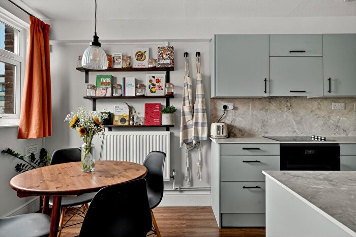 2 Bedroom Maisonette For Sale In St. Peter's Way, Blandford Court St. Peter's Way, N1