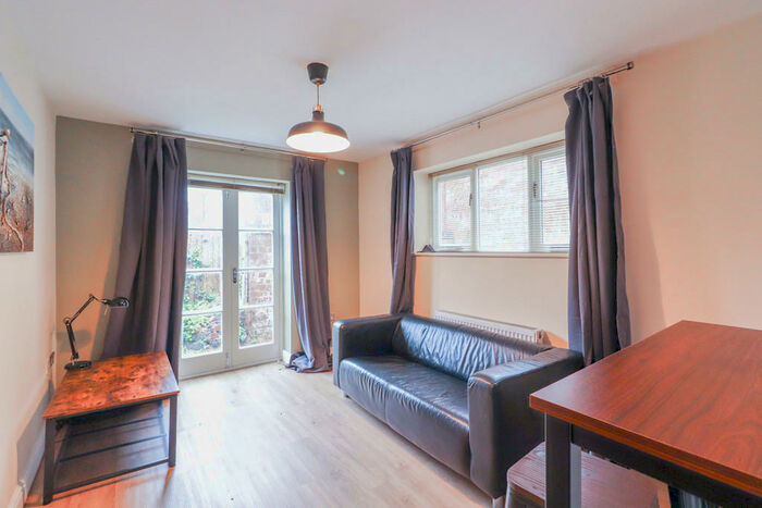 1 Bedroom Ground Flat To Rent In Clarendon Street, Leamington Spa, CV32