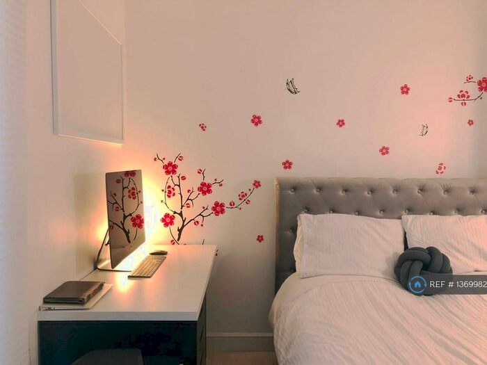 Studio To Rent In Town House, Marylebone, NW1