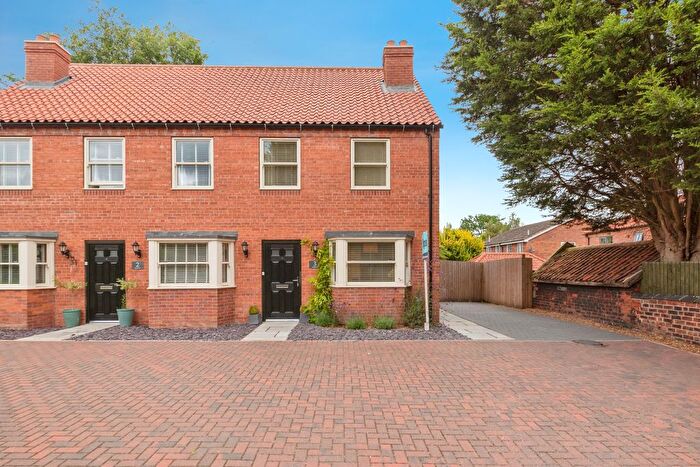 3 Bedroom Semi-Detached House For Sale In Church View, Newark, NG24