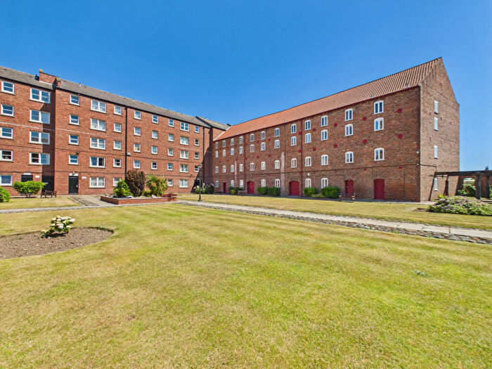 Studio To Rent In Pease Court, High Street, Hull, North Humberside, HU1