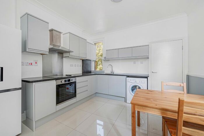 2 Bedroom Flat To Rent In Kingwood Road, London, SW6