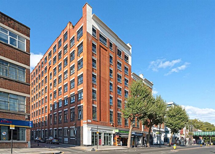 2 Bedroom Flat To Rent In City View House, Bethnal Green Road, London, E2