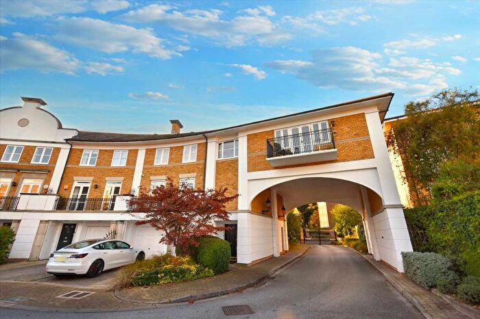 3 Bedroom Property To Rent In Thames Crescent, Chiswick, Chiswick, W4