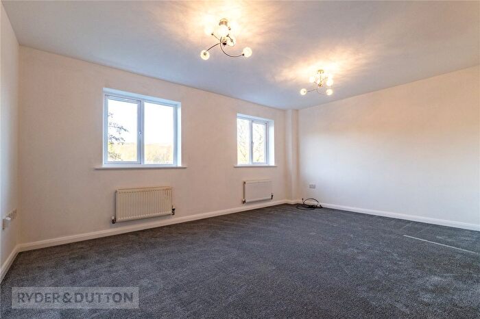 3 Bedroom Semi-Detached House For Sale In Canalside Close, Mossley, OL5