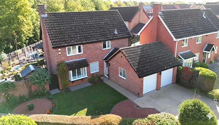 4 Bedroom Detached House For Sale In Lakeside, Peterborough, PE4