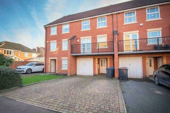 4 Bedroom Town House To Rent In Aster Gardens, Littleover, DE23