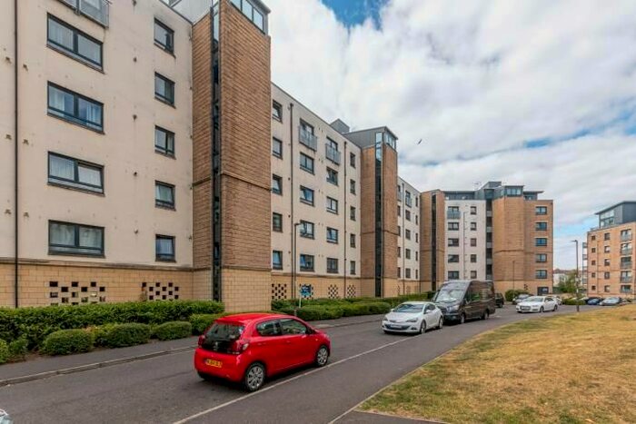 2 Bedroom Flat To Rent In Hawkhill Close, Edinburgh, EH7