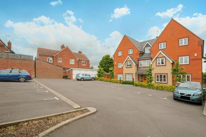 2 Bedroom Flat To Rent In Newbury, Berkshire, RG14