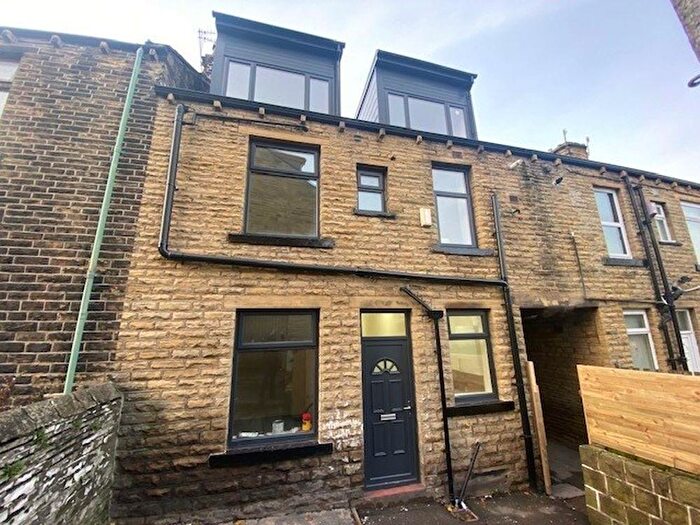 4 Bedroom Terraced House To Rent In Clough Street, Bradford, BD5