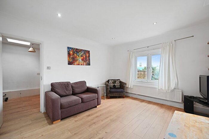 2 Bedroom Flat For Sale In Alfred Road, Acton, W3