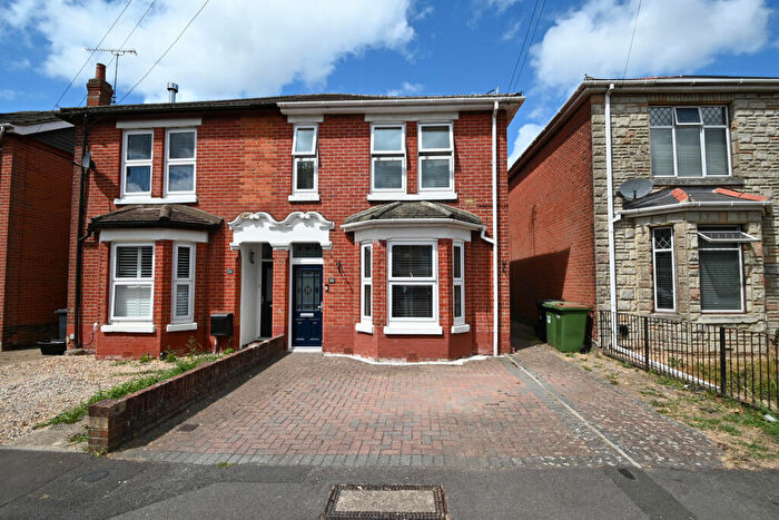 3 Bedroom Semi-Detached House For Sale In Guest Road, Bishopstoke, SO50