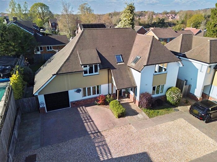 4 Bedroom Property For Sale In Winchester Road, Four Marks, Alton, GU34