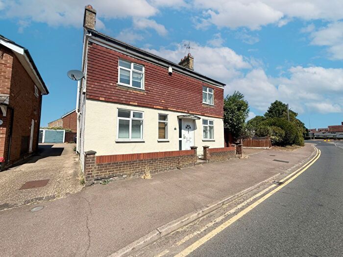 4 Bedroom Detached House For Sale In High Street, Westoning, MK45