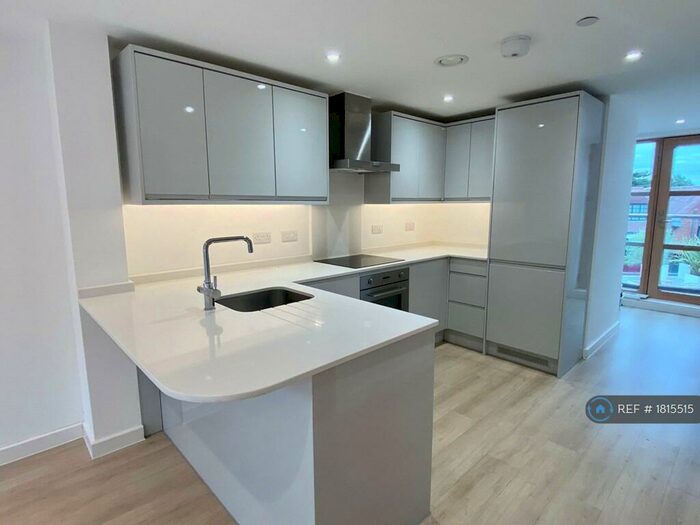 2 Bedroom Flat To Rent In Chesham Road, Amersham, HP6