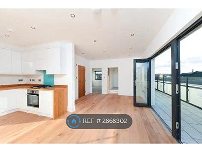 2 Bedroom Flat To Rent In Coldharbour Lane, London, SW9