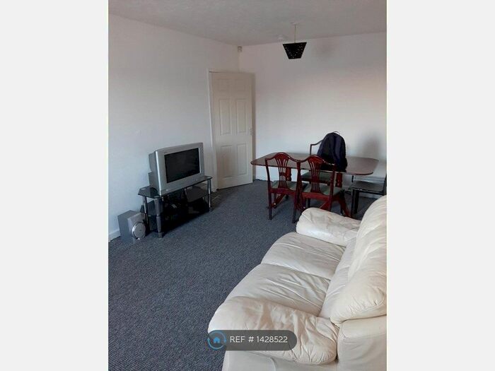 2 Bedroom Flat To Rent In Glenelg Quadrant, Glasgow, G34