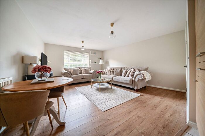 2 Bedroom Flat For Sale In Parkland Mead, Bromley, BR1
