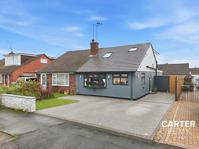 4 Bedroom Semi-Detached Bungalow For Sale In Central Avenue, Rochford, SS4