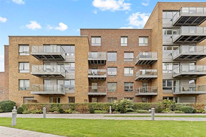 1 Bedroom Flat For Sale In Purser Court, Smithfield Square, Hornsey, N8