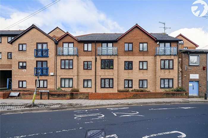 1 Bedroom Flat For Sale In West Street, Gravesend, Kent, DA11