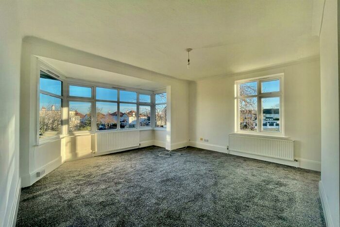 3 Bedroom Flat To Rent In London Road, Leigh-on-Sea, SS9