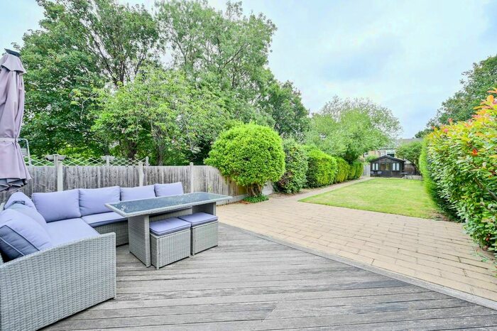 2 Bedroom Flat To Rent In Dukes Avenue, Chiswick, London, W4