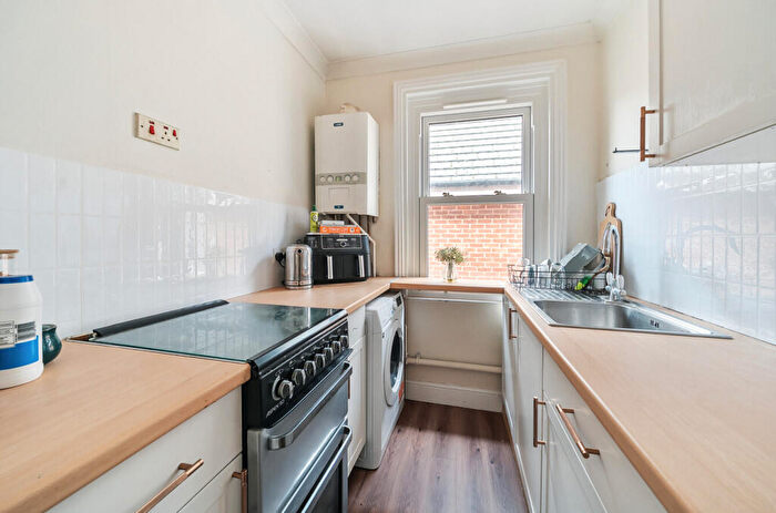 1 Bedroom Flat For Sale In Mytchett Road, Mytchett, GU16
