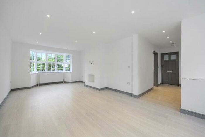 3 Bedroom Semi-Detached House To Rent In Brookland Rise, Hampstead Garden Suburb, NW11