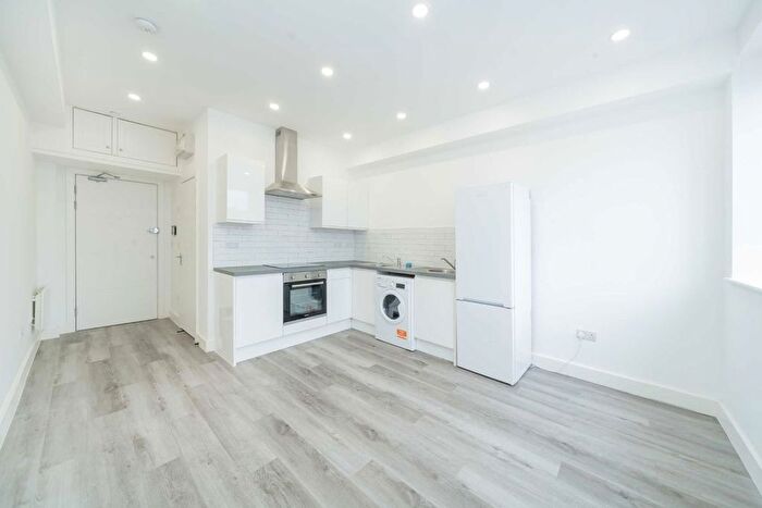 Studio To Rent In Stamford Hill, London, N16