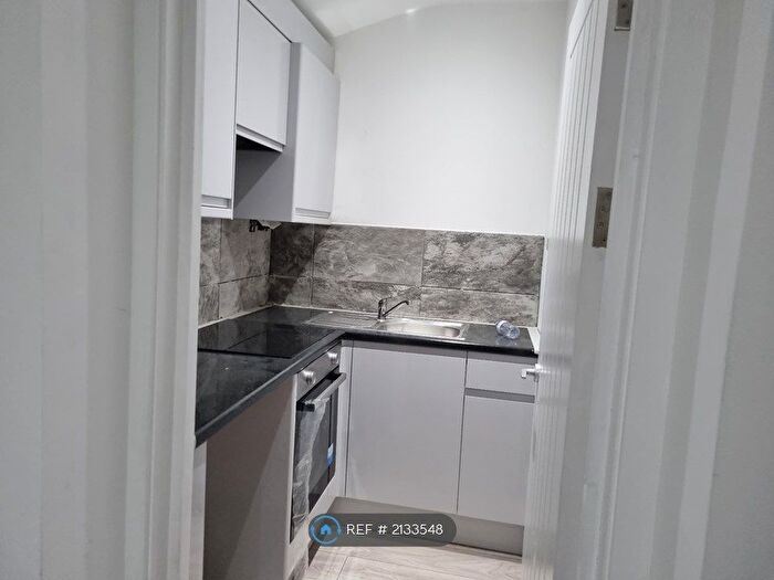 Studio To Rent In Oak Gardens, Edgware, HA8