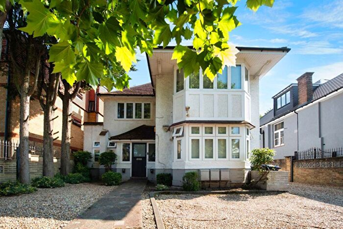 3 Bedroom Flat For Sale In Chatsworth Road, Willesden Green, NW2