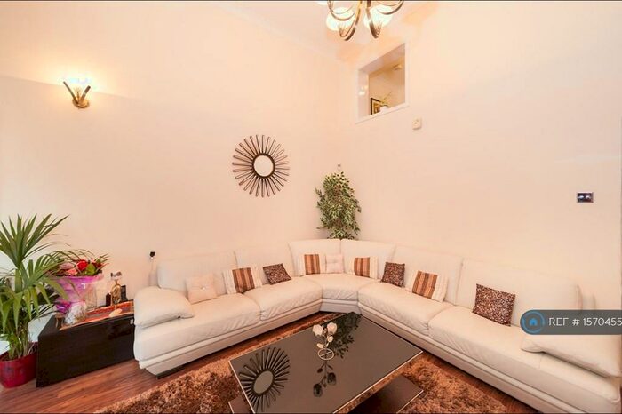 3 Bedroom Terraced House To Rent In Woodland Crescent, London, SE16