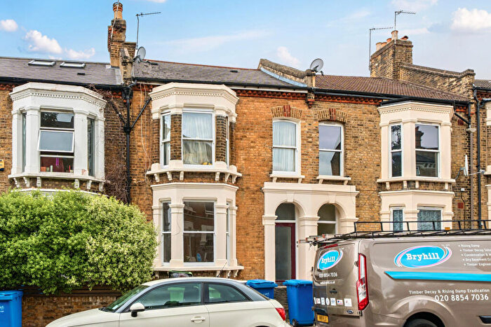 1 Bedroom Apartment For Sale In Shenley Road, London, SE5