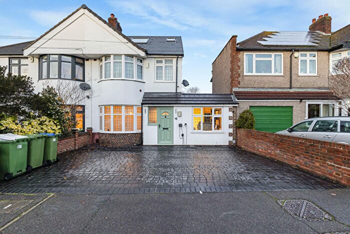 4 Bedroom Property For Sale In Carisbrooke Avenue, Bexley, DA5