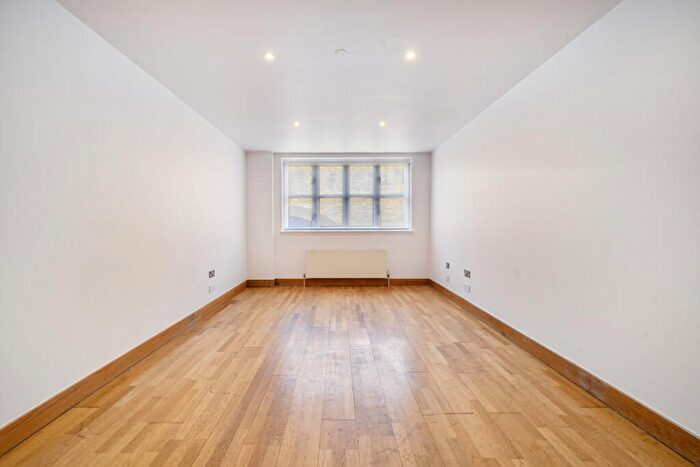 2 Bedroom Apartment To Rent In Kingsley Mews, Wapping, E1W