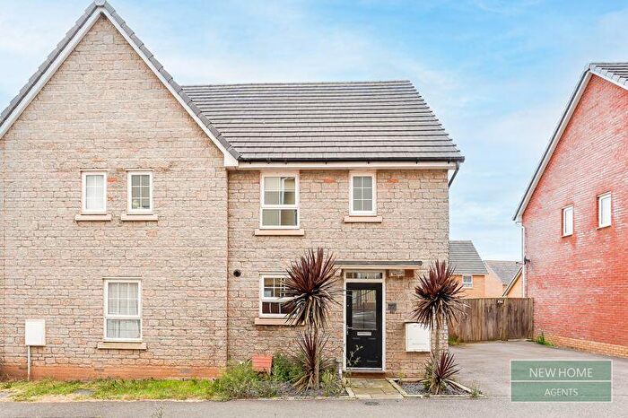 3 Bedroom Semi-Detached House For Sale In Dartmoor Way Cullompton, EX15