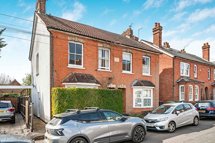 1 Bedroom Flat For Sale In Park Close Road, Alton, Hampshire, GU34