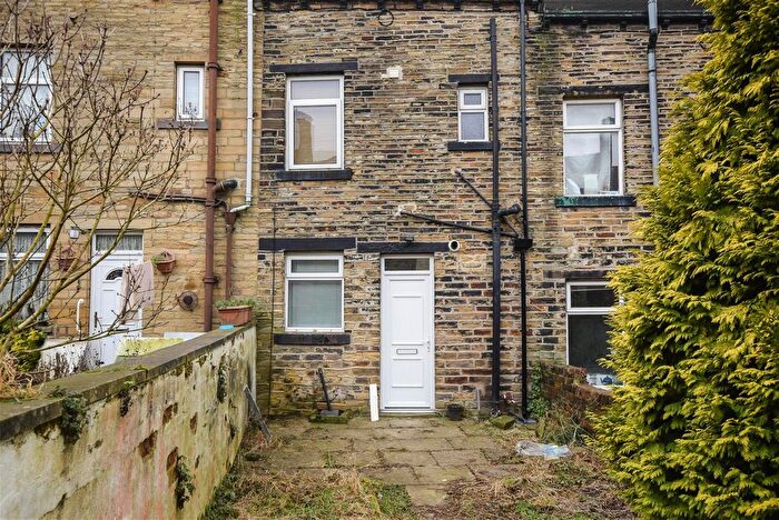 3 Bedroom Terraced House For Sale In Airedale College Mount, Bradford, BD3