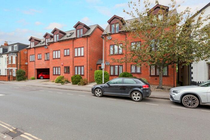 1 Bedroom Flat To Rent In Lincoln Court, Newbury, RG14