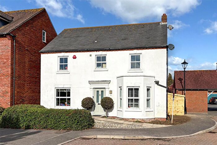 4 Bedroom Detached House For Sale In Grooms Close, Angmering, BN16