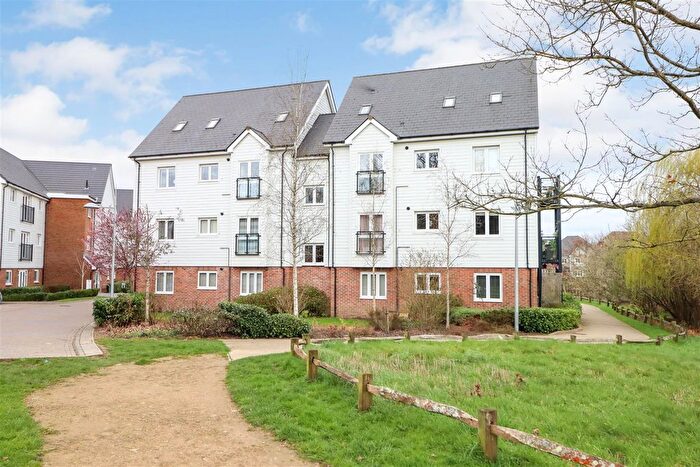 2 Bedroom Flat For Sale In Kilnwood Close, Faygate, Horsham, RH12