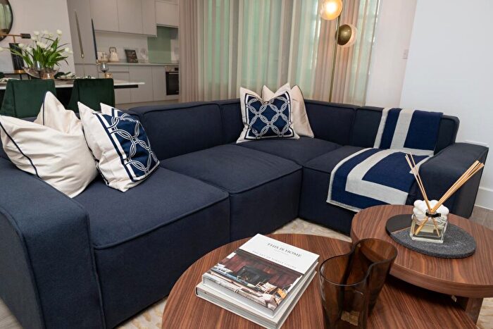 2 Bedroom Flat To Rent In Medway Street Chatham, ME4