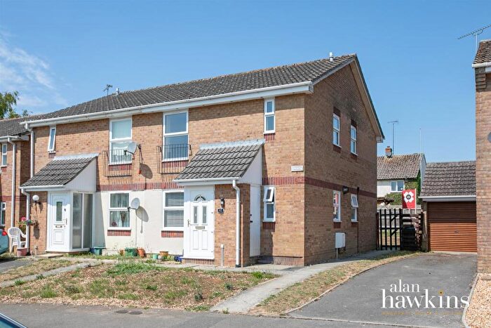 1 Bedroom Maisonette For Sale In Victoria Drive, Lyneham, SN15