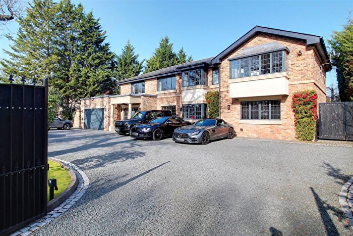 5 Bedroom Detached House For Sale In The Ridgeway, Cuffley, EN6