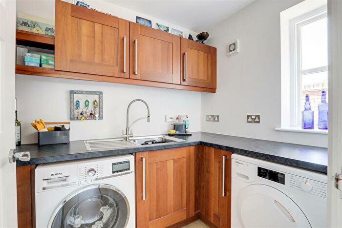 4 Bedroom Detached House For Sale In Clarkes Lane, Beeston, Nottinghamshire, NG9