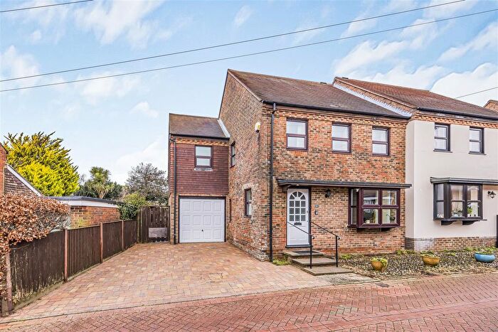 3 Bedroom End Of Terrace House For Sale In School Lane, Emsworth, PO10