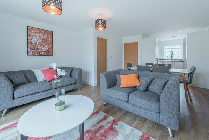 2 Bedroom Apartment To Rent In Holmbush Mews, Crawley, West Sussex, RH12