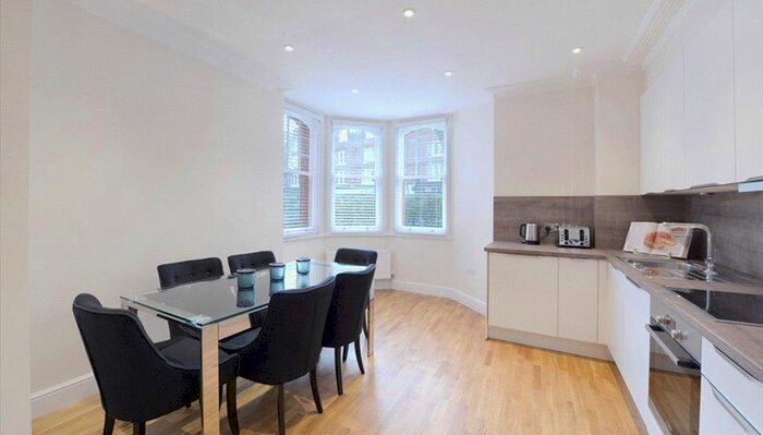 1 Bedroom Flat To Rent In Hamlet Gardens, Ravenscroft Park, Hammersmith, London, W6