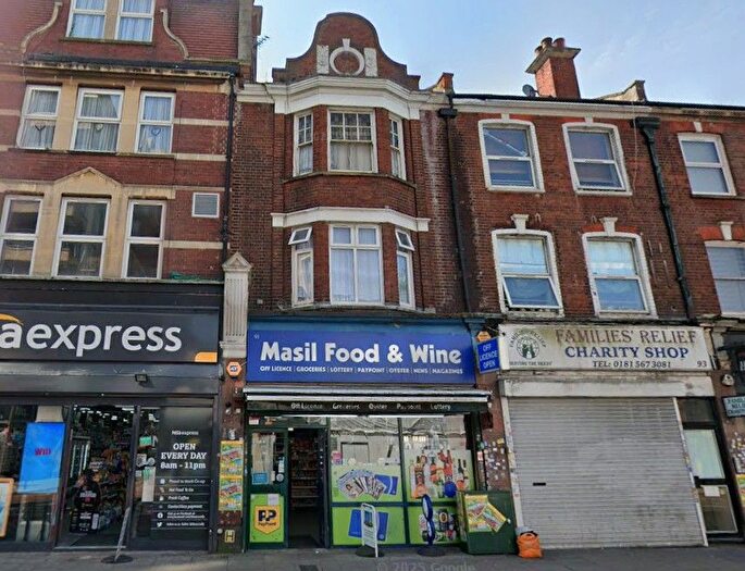 3 Bedroom Flat To Rent In Broadway, West Ealing, W13